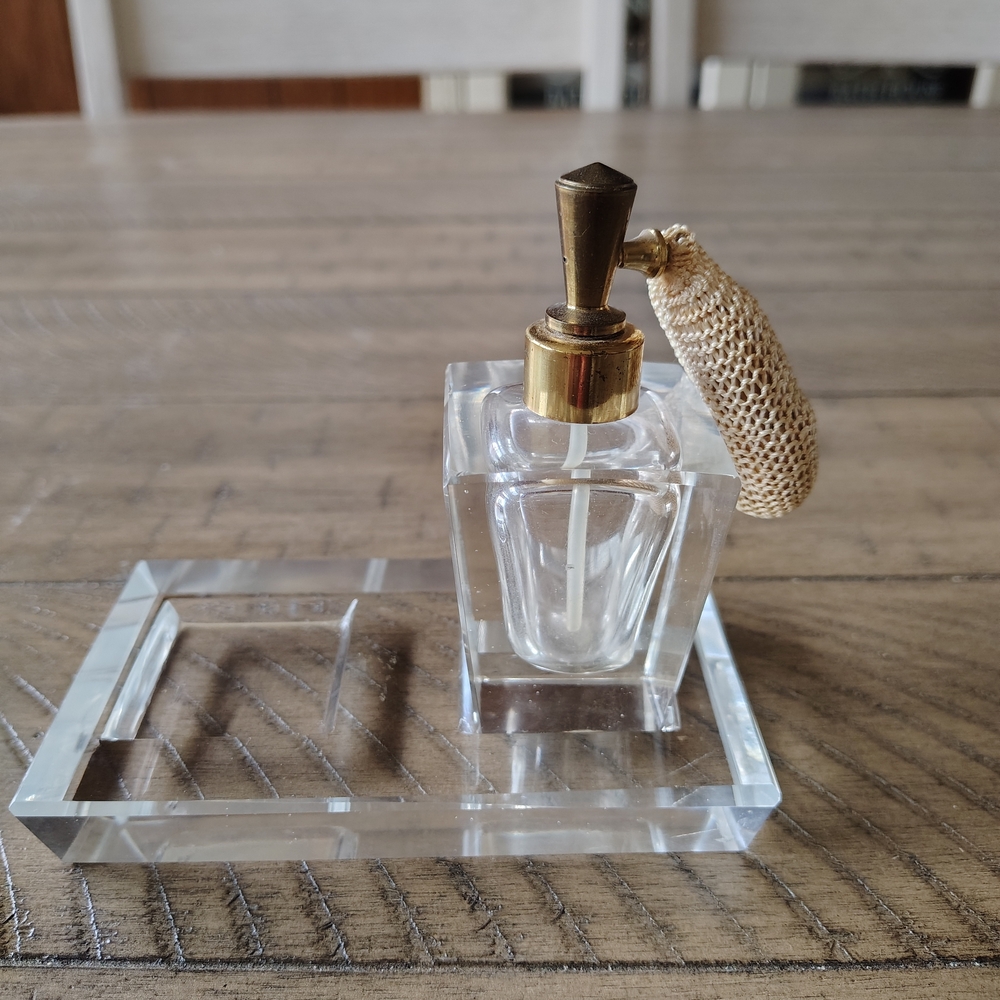 Solid 💎Crystal Perfume Atomizer with Gold Accents
